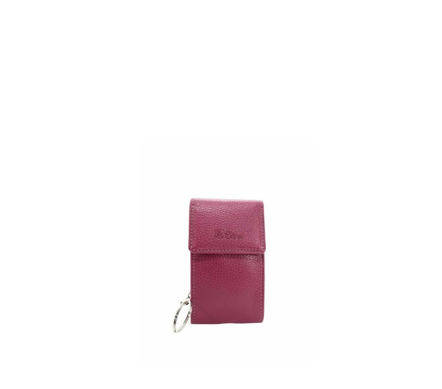 Clé en cuir rose avec porte-cartes intégré, épurée et élégante.