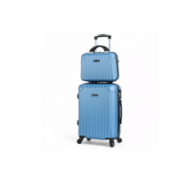 1. Valises cabine et bagages à roulettes en cuir synthétique bleuté.