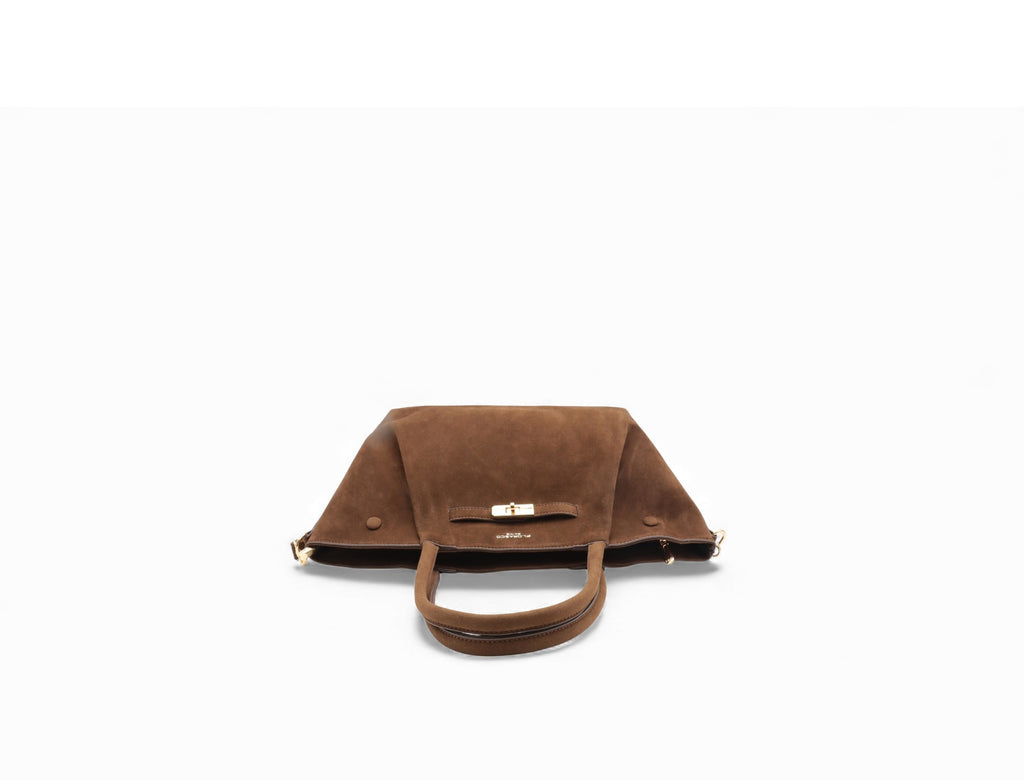 Sac à main en cuir marron avec poignée et fermoir élégant, parfait pour élégance et praticité.