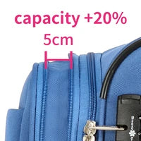 Cabas en cuir bleu avec poche zippée et capacité augmentée de 20%.