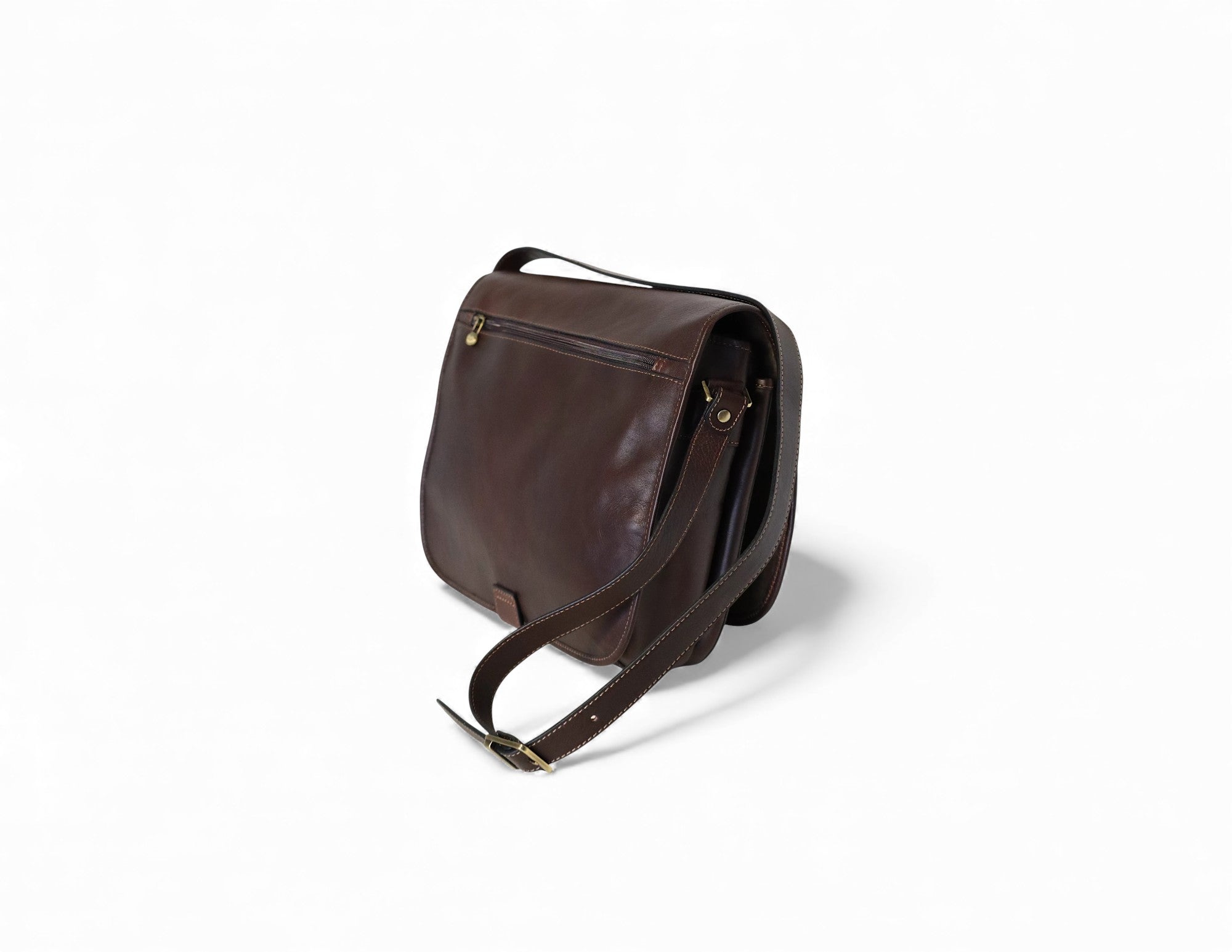 Sacoche en cuir marron pour homme, élégante et résistante, idéale pour le travail ou les sorties.