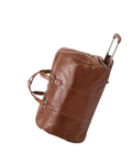 Sac de voyage en cuir marron avec poignée télescopique.