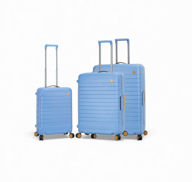 Bagages en polycarbonate bleu avec roulettes, poignée télescopique et compartiments spacieux.