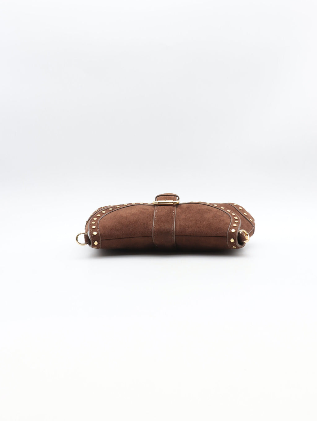 Sac en cuir marron avec détails métalliques dorés et poignée, style vintage élégant.