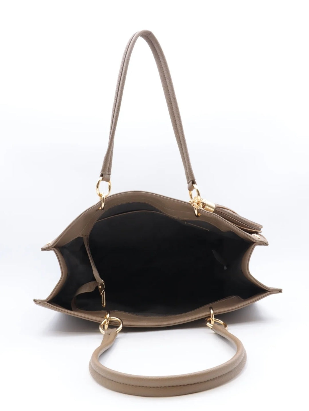 Sac cabas beige en cuir pour femme, style élégant et pratique.